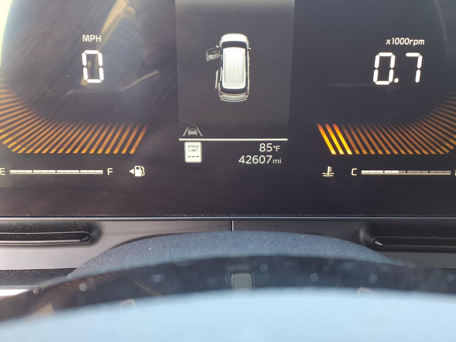 Used 2025 Kia Carnival FWD image 22