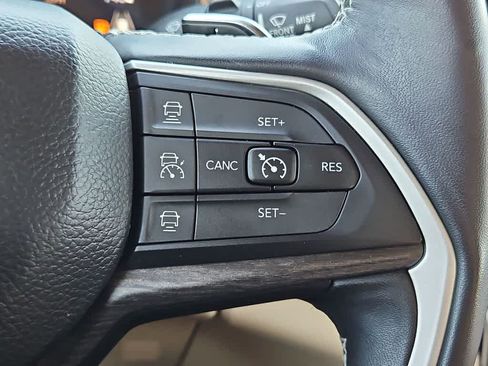 Used 2022 Jeep Grand Cherokee L Limited w/ Luxury Tech Group II image 25