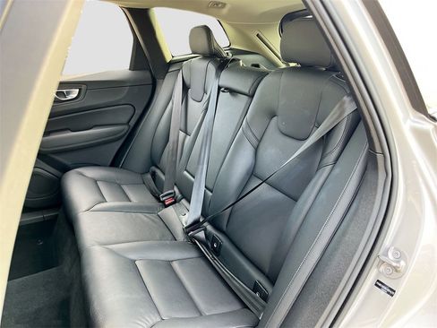 Used 2025 Volvo XC60 B5 Plus image 25