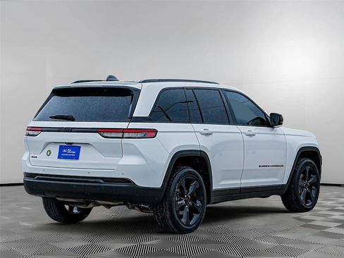 Used 2024 Jeep Grand Cherokee Altitude AWD/4WD image 4