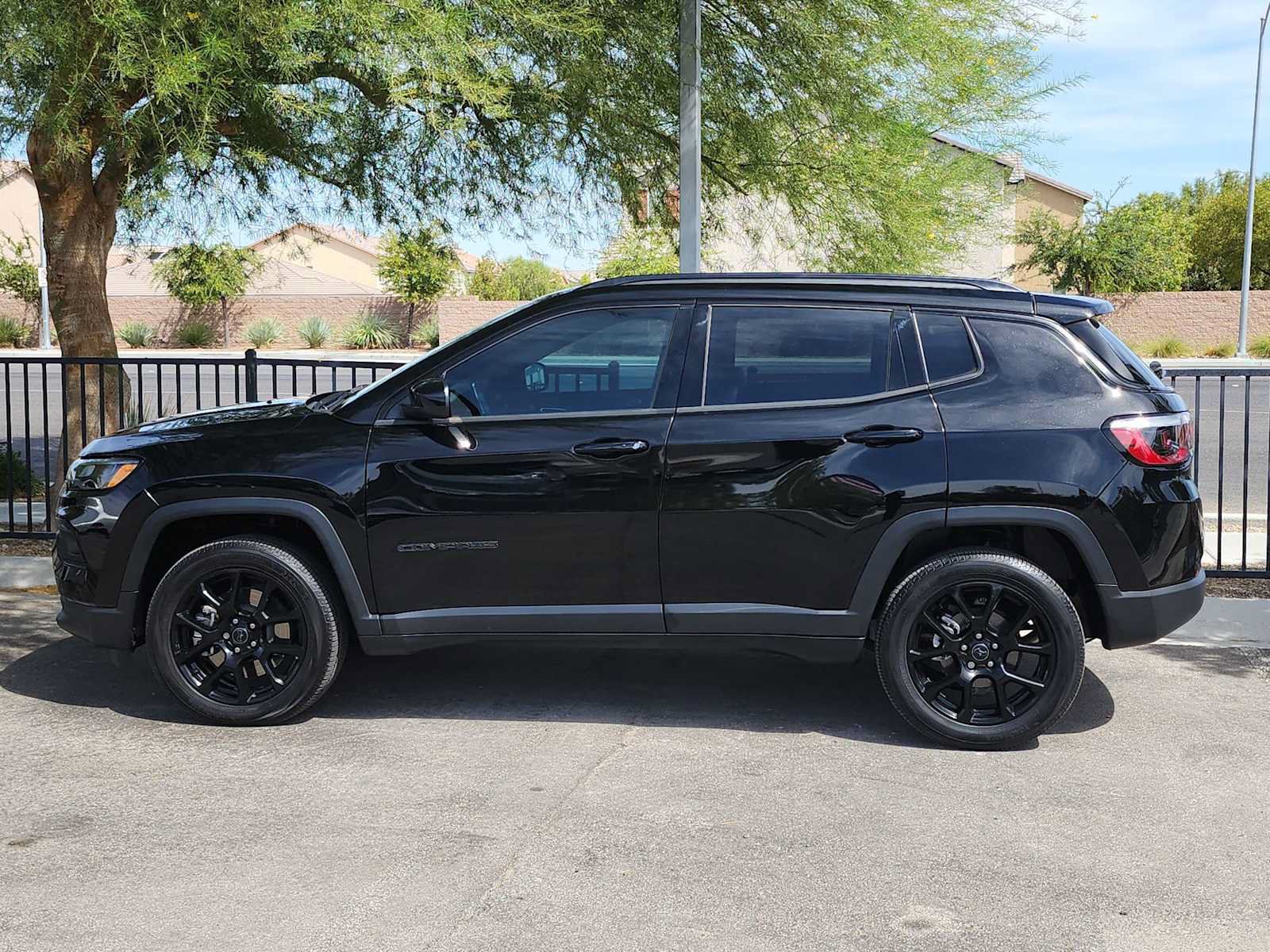Used 2026 Jeep Compass Latitude AWD/4WD image 5