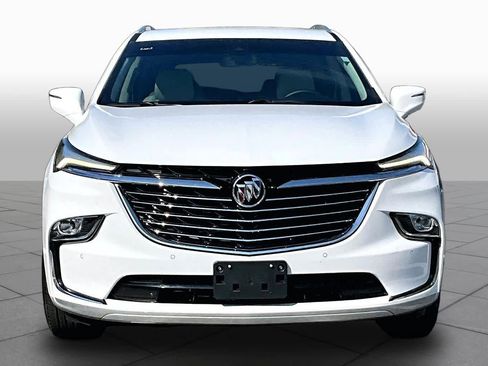 Used 2023 Buick Enclave Essence image 4