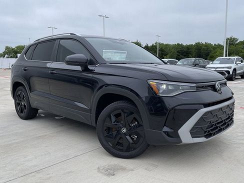 New 2025 Volkswagen Taos SE image 7