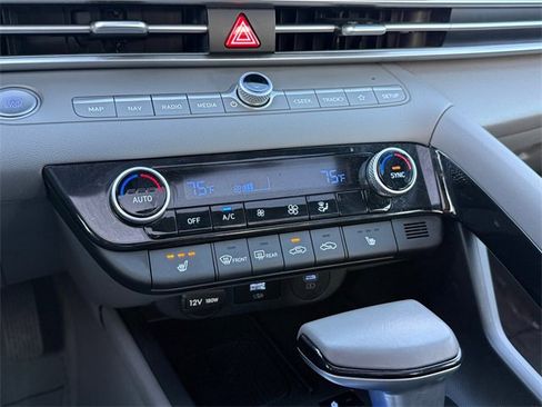 Used 2025 Hyundai Elantra SEL image 14