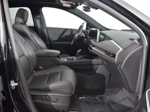 Used 2024 Cadillac XT4 Luxury w/ Cold Weather Package image 27