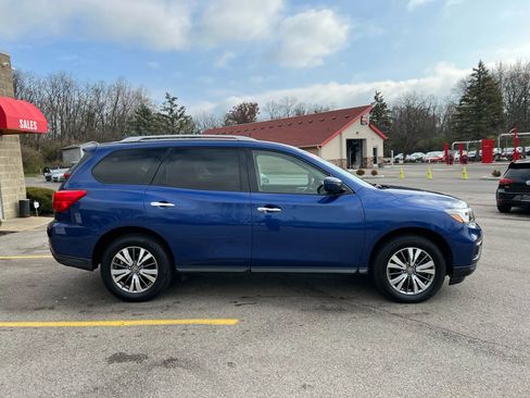 Used 2019 Nissan Pathfinder SV image 4