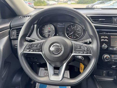 Used 2017 Nissan Rogue S image 18