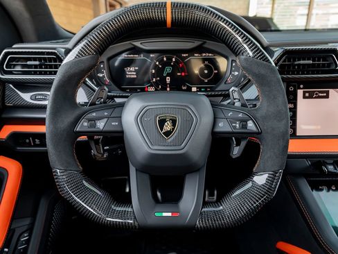 Used 2025 Lamborghini Urus SE AWD/4WD image 18