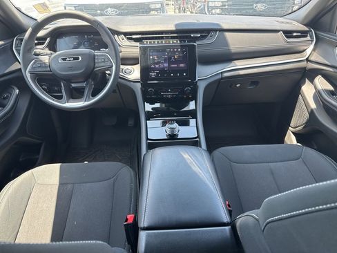 Used 2024 Jeep Grand Cherokee Laredo X AWD/4WD image 11