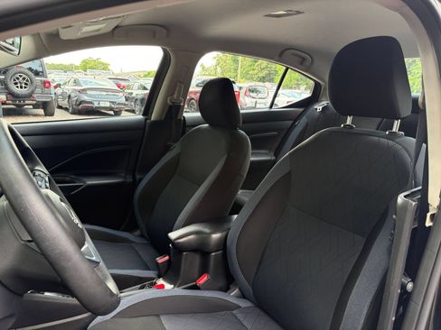 Used 2025 Nissan Versa SV FWD image 34