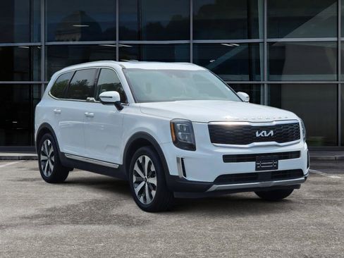 Used 2022 Kia Telluride EX w/ EX Premium Package FWD image 3