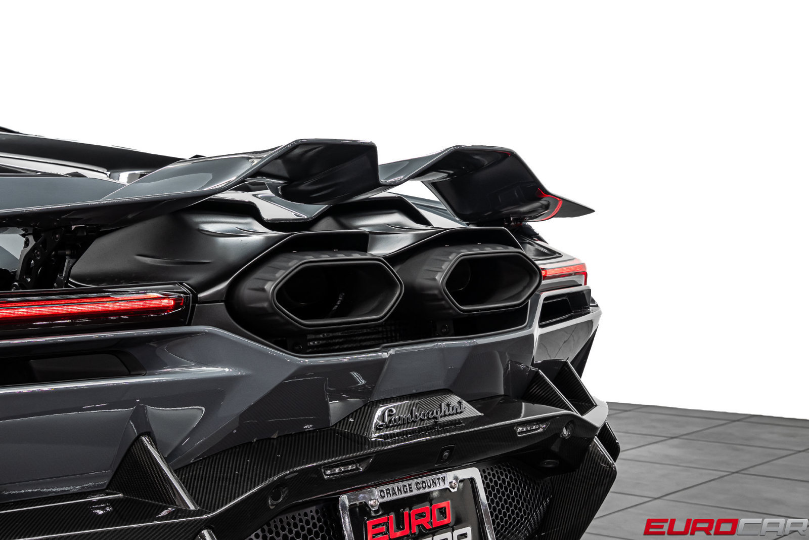Used 2025 Lamborghini Revuelto AWD/4WD image 25