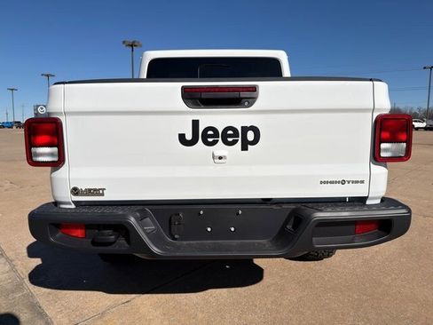 New 2025 Jeep Gladiator Sport image 17