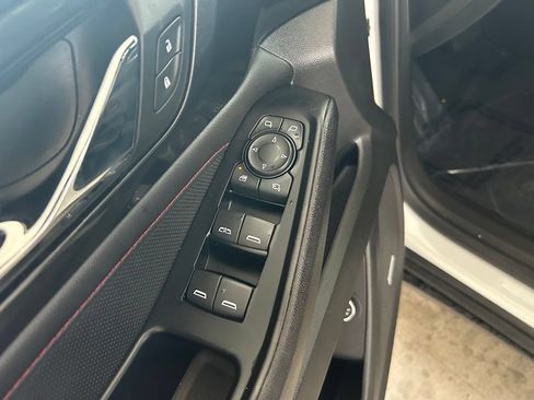 Used 2023 Chevrolet Traverse RS FWD image 39