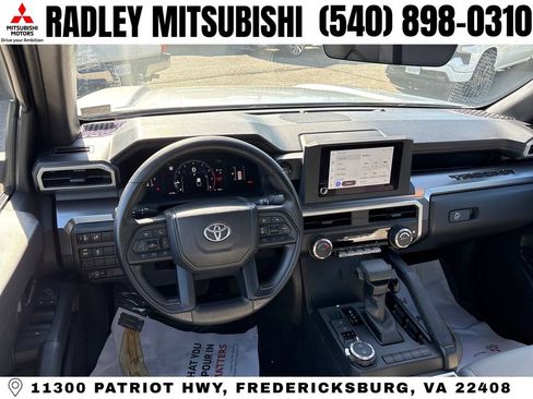 Used 2025 Toyota Tacoma SR5 AWD/4WD image 13