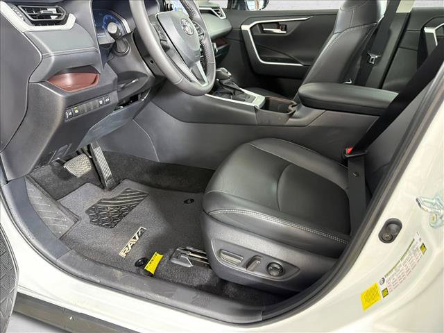 Used 2025 Toyota RAV4 Limited FWD image 10