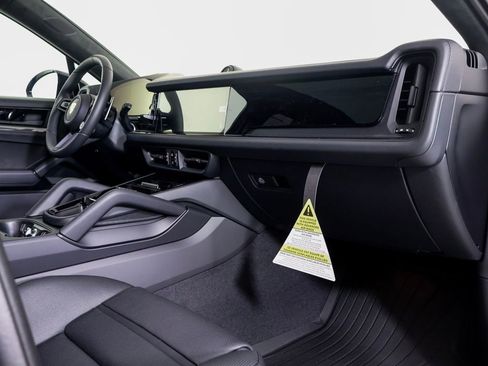 New 2026 Porsche Cayenne GTS image 10