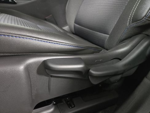 Certified 2025 Chevrolet Trax LT FWD image 29