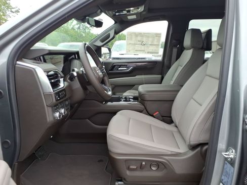 New 2026 GMC Yukon Elevation w/ Elevation Premium Package AWD/4WD image 17