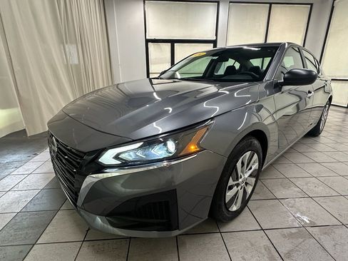 Used 2024 Nissan Altima 2.5 S image 10