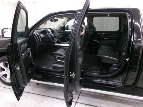 Used 2019 RAM 1500 Laramie AWD/4WD image 15