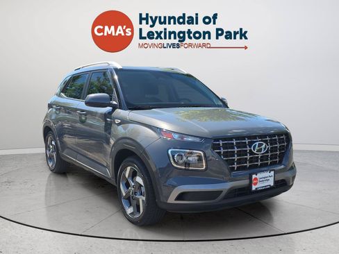 Certified 2025 Hyundai Venue SEL FWD image 1