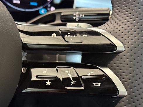 New 2025 Mercedes-Benz C 300 4MATIC Sedan image 35