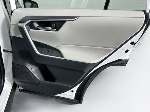 Used 2025 Toyota RAV4 XLE w/ Convenience Package image 31