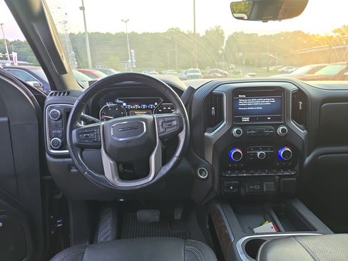 Used 2023 GMC Sierra 2500 Denali w/ Denali Black Diamond Edition AWD/4WD image 19
