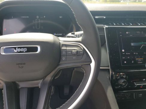 New 2025 Jeep Grand Cherokee L Laredo image 23