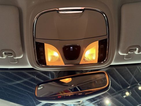 Used 2019 Jeep Cherokee Limited image 24