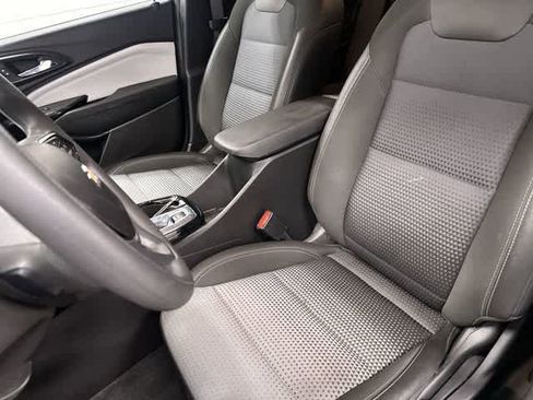 Used 2025 Chevrolet Trax LT FWD image 10