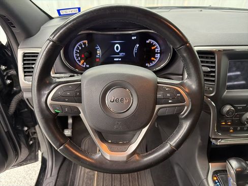 Used 2020 Jeep Grand Cherokee Laredo RWD image 19