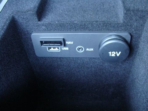 Used 2017 Jaguar XF Premium image 30