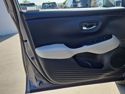 Used 2023 Honda HR-V LX image 21