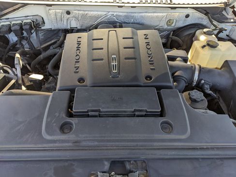 Used 2010 Lincoln Navigator Base image 22