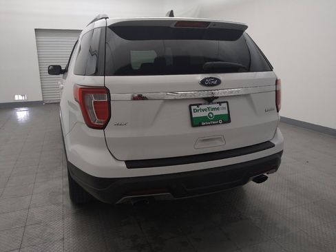 Used 2019 Ford Explorer XLT image 6