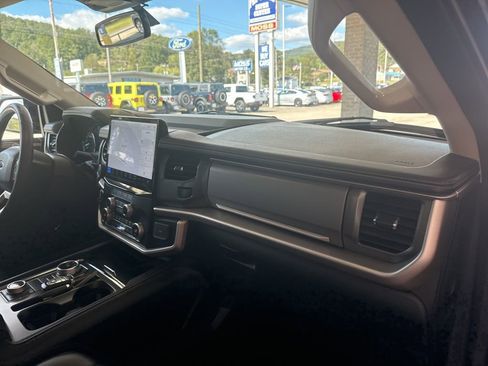 Certified 2024 Ford Expedition Max XLT image 17