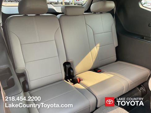 Used 2024 GMC Acadia Elevation AWD/4WD image 21