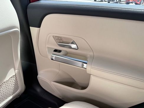 Used 2025 Mercedes-Benz GLB 250 image 18