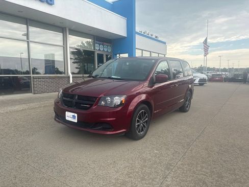 Used 2017 Dodge Grand Caravan SE FWD image 1