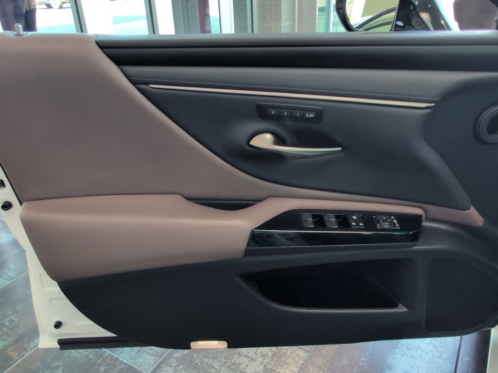 Used 2022 Lexus ES 350 w/ Premium Package FWD image 18