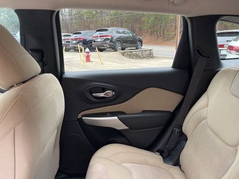 Used 2018 Jeep Cherokee Latitude image 14