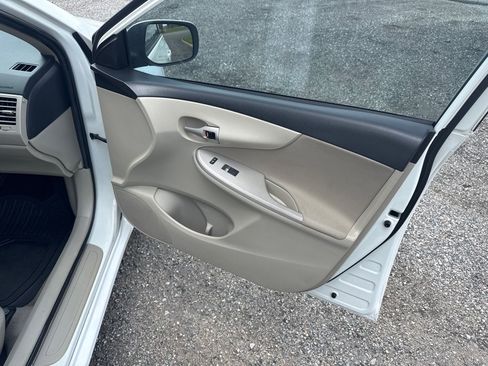 Used 2012 Toyota Corolla LE FWD image 24