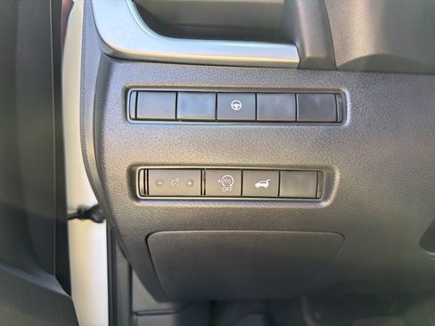 Used 2026 Nissan Rogue SV AWD/4WD image 16