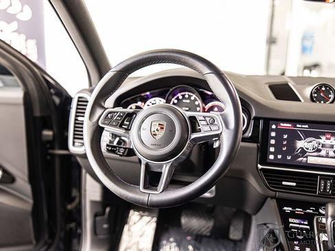 Used 2023 Porsche Cayenne w/ Premium Package AWD/4WD image 37