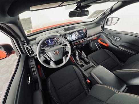 Used 2025 Nissan Frontier PRO-4X image 11