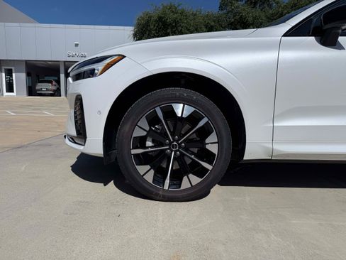 Certified 2026 Volvo XC60 B5 Plus AWD/4WD image 10