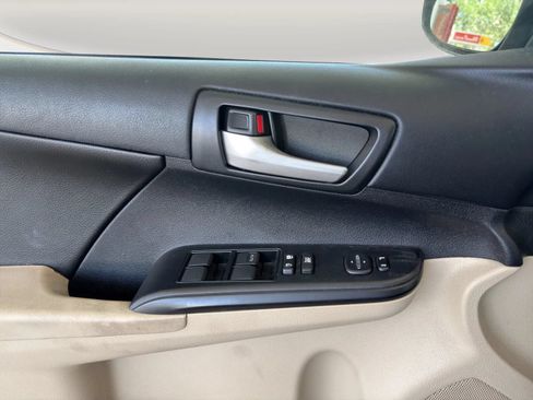 Used 2014 Toyota Camry LE FWD image 12