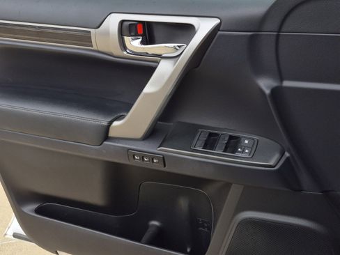 Used 2022 Lexus GX 460 Luxury w/ Off Road Package image 26